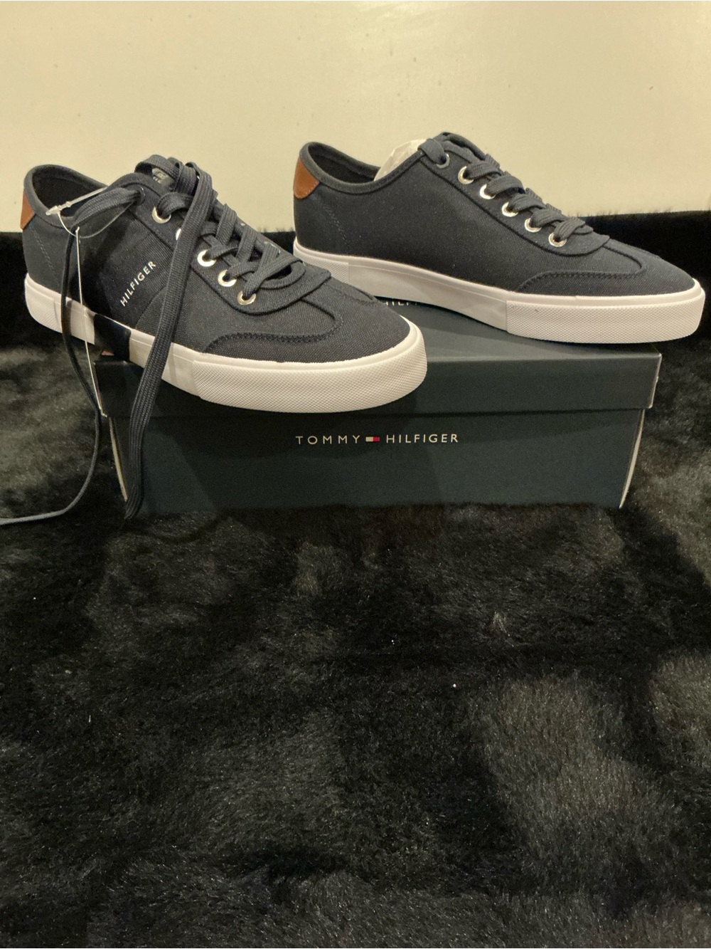Tommy Hilfiger Men’s Pandora Dark Navy Canvas Low-Top Sneakers Size 7